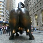 Le taureau de Wall Street: moi je préfère ses cojones, parait que ça porte chance...