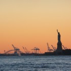 Notre dernière soirée à NYC: on vient saluer Lady Liberty au soleil couchant (et avec un Mojito)